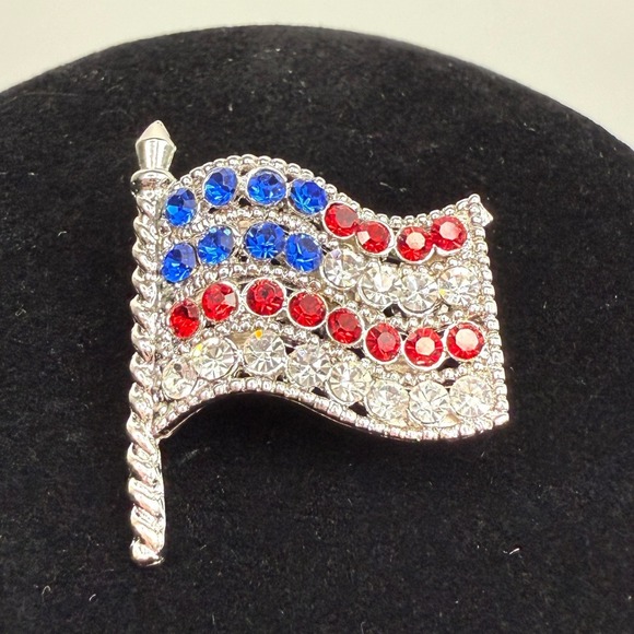 Rhinestone Cluster American Flag Brooch Pin Patriotic Red White Blue Jewelry 1in - Picture 4 of 6